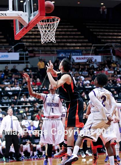 Thumbnail 1 in Coalinga vs Washington Union (CIF CS D4 Final) photogallery.