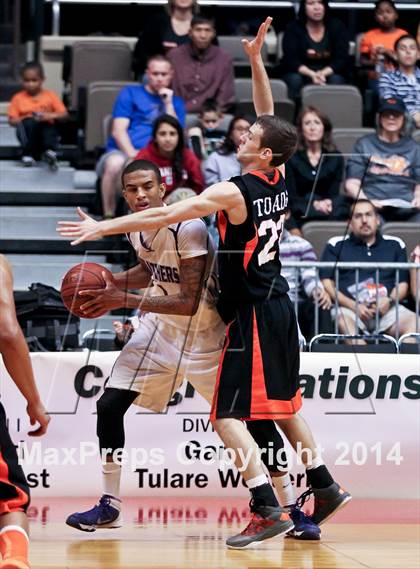 Thumbnail 3 in Coalinga vs Washington Union (CIF CS D4 Final) photogallery.