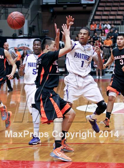 Thumbnail 2 in Coalinga vs Washington Union (CIF CS D4 Final) photogallery.
