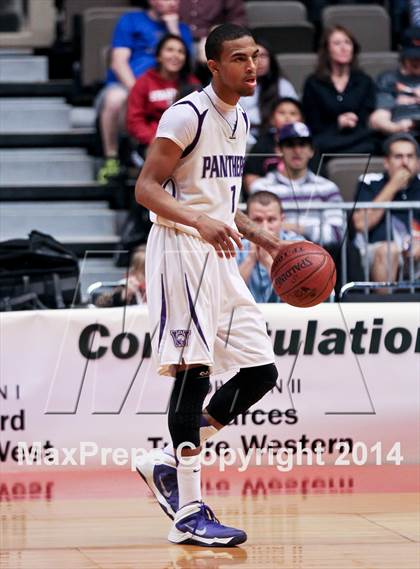 Thumbnail 1 in Coalinga vs Washington Union (CIF CS D4 Final) photogallery.