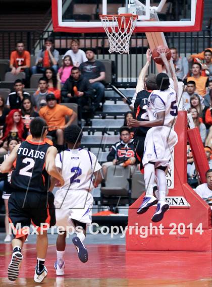 Thumbnail 1 in Coalinga vs Washington Union (CIF CS D4 Final) photogallery.