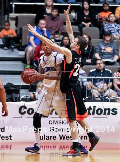 Thumbnail 2 in Coalinga vs Washington Union (CIF CS D4 Final) photogallery.