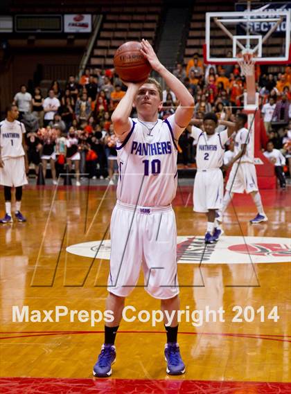 Thumbnail 2 in Coalinga vs Washington Union (CIF CS D4 Final) photogallery.