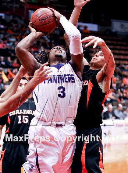 Thumbnail 3 in Coalinga vs Washington Union (CIF CS D4 Final) photogallery.