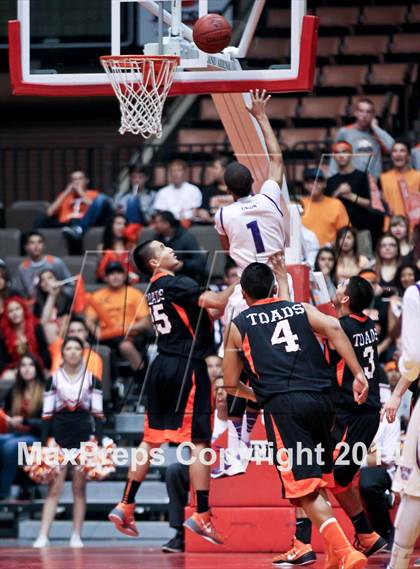 Thumbnail 2 in Coalinga vs Washington Union (CIF CS D4 Final) photogallery.