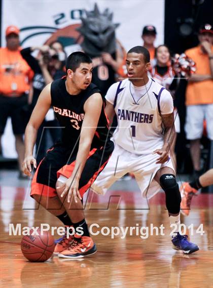 Thumbnail 2 in Coalinga vs Washington Union (CIF CS D4 Final) photogallery.