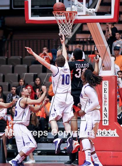 Thumbnail 3 in Coalinga vs Washington Union (CIF CS D4 Final) photogallery.