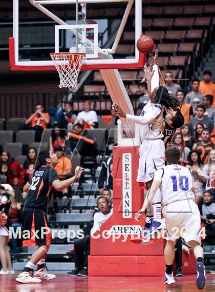 Thumbnail 1 in Coalinga vs Washington Union (CIF CS D4 Final) photogallery.