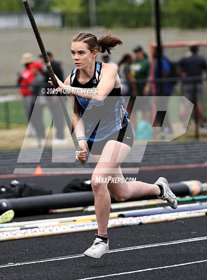 Thumbnail 3 in NCHSAA 4A West Regional (Pole Vault) photogallery.