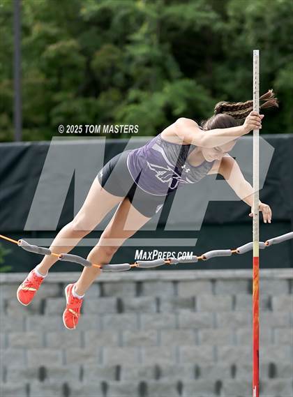 Thumbnail 2 in NCHSAA 4A West Regional (Pole Vault) photogallery.