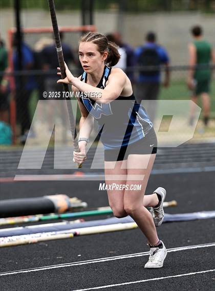 Thumbnail 3 in NCHSAA 4A West Regional (Pole Vault) photogallery.