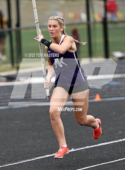 Thumbnail 2 in NCHSAA 4A West Regional (Pole Vault) photogallery.
