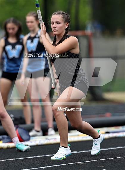Thumbnail 1 in NCHSAA 4A West Regional (Pole Vault) photogallery.