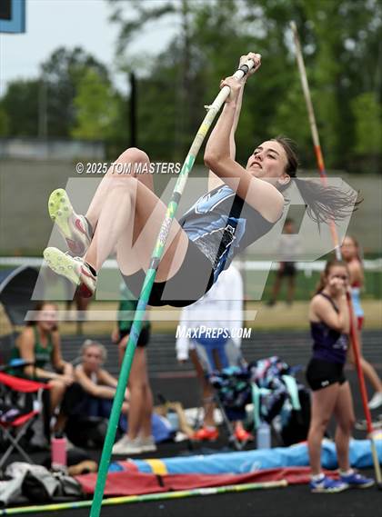 Thumbnail 1 in NCHSAA 4A West Regional (Pole Vault) photogallery.