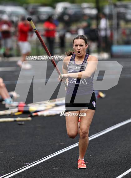 Thumbnail 3 in NCHSAA 4A West Regional (Pole Vault) photogallery.