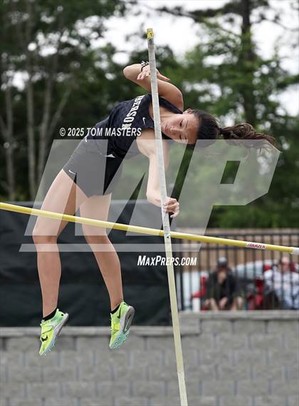 Thumbnail 3 in NCHSAA 4A West Regional (Pole Vault) photogallery.