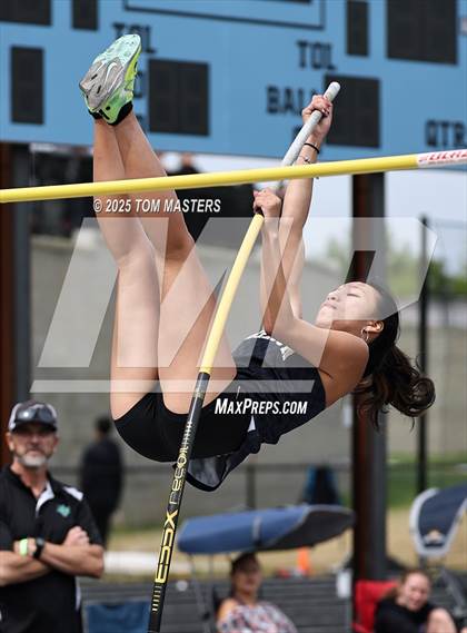 Thumbnail 1 in NCHSAA 4A West Regional (Pole Vault) photogallery.