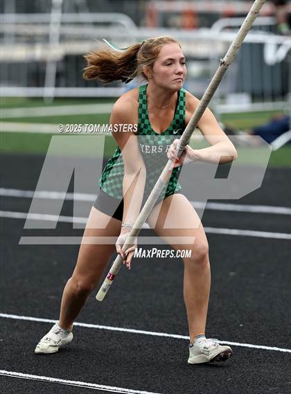 Thumbnail 1 in NCHSAA 4A West Regional (Pole Vault) photogallery.