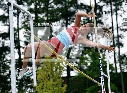 Thumbnail 3 in NCHSAA 4A West Regional (Pole Vault) photogallery.