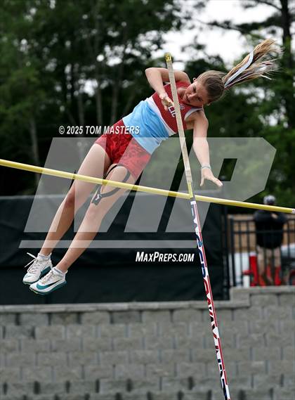 Thumbnail 2 in NCHSAA 4A West Regional (Pole Vault) photogallery.