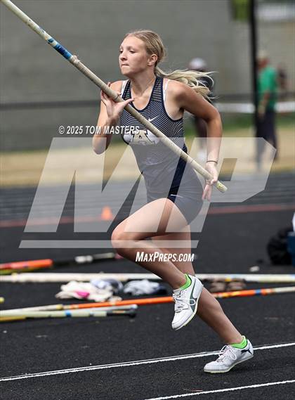 Thumbnail 1 in NCHSAA 4A West Regional (Pole Vault) photogallery.