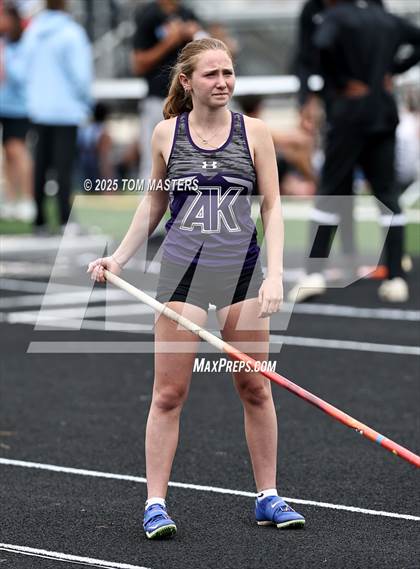 Thumbnail 2 in NCHSAA 4A West Regional (Pole Vault) photogallery.