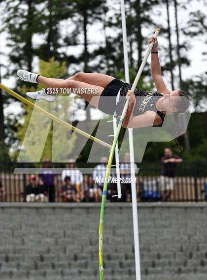 Thumbnail 2 in NCHSAA 4A West Regional (Pole Vault) photogallery.