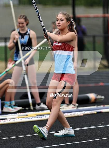 Thumbnail 1 in NCHSAA 4A West Regional (Pole Vault) photogallery.