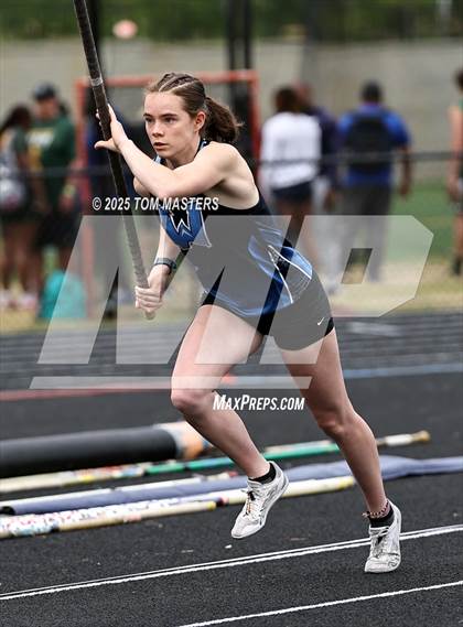 Thumbnail 1 in NCHSAA 4A West Regional (Pole Vault) photogallery.