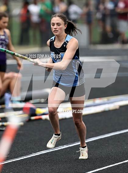 Thumbnail 2 in NCHSAA 4A West Regional (Pole Vault) photogallery.
