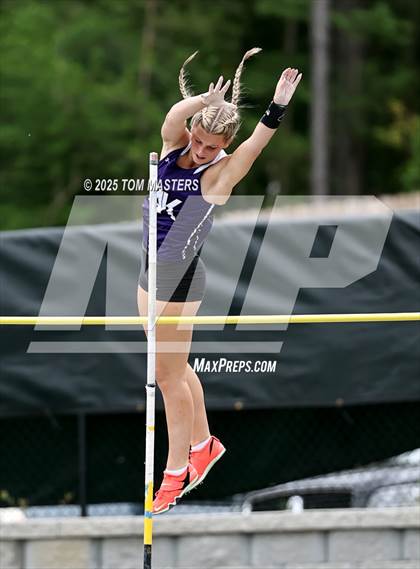 Thumbnail 1 in NCHSAA 4A West Regional (Pole Vault) photogallery.
