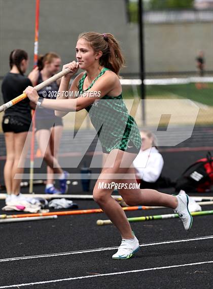 Thumbnail 3 in NCHSAA 4A West Regional (Pole Vault) photogallery.
