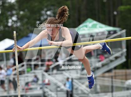 Thumbnail 1 in NCHSAA 4A West Regional (Pole Vault) photogallery.