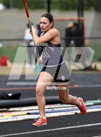 Thumbnail 2 in NCHSAA 4A West Regional (Pole Vault) photogallery.