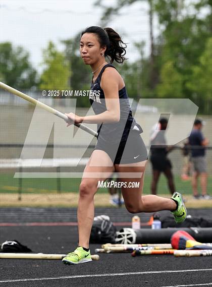 Thumbnail 1 in NCHSAA 4A West Regional (Pole Vault) photogallery.