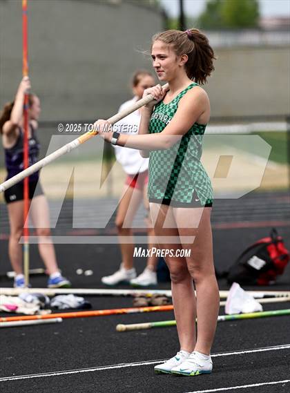 Thumbnail 2 in NCHSAA 4A West Regional (Pole Vault) photogallery.