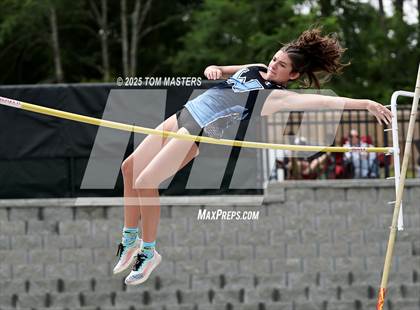 Thumbnail 2 in NCHSAA 4A West Regional (Pole Vault) photogallery.