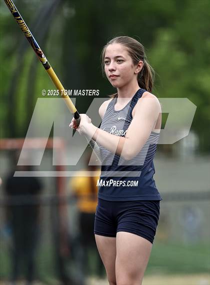 Thumbnail 1 in NCHSAA 4A West Regional (Pole Vault) photogallery.