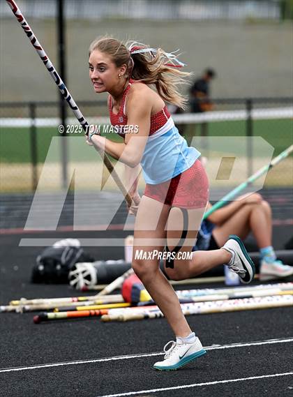 Thumbnail 2 in NCHSAA 4A West Regional (Pole Vault) photogallery.