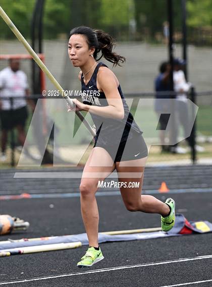 Thumbnail 1 in NCHSAA 4A West Regional (Pole Vault) photogallery.