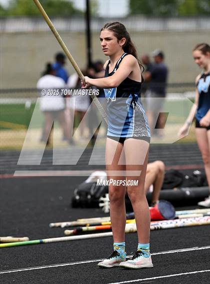 Thumbnail 3 in NCHSAA 4A West Regional (Pole Vault) photogallery.