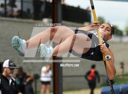 Thumbnail 1 in NCHSAA 4A West Regional (Pole Vault) photogallery.