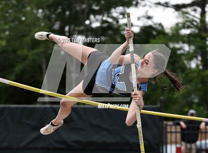 Thumbnail 2 in NCHSAA 4A West Regional (Pole Vault) photogallery.