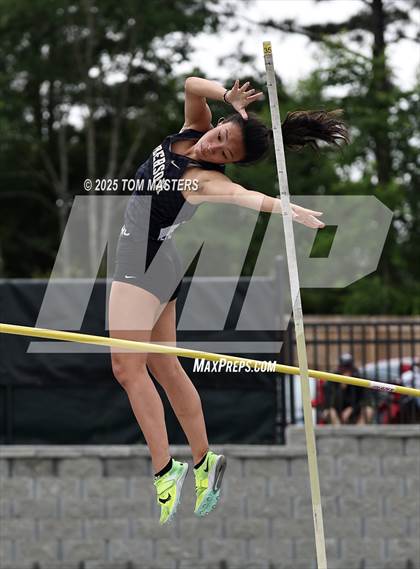 Thumbnail 1 in NCHSAA 4A West Regional (Pole Vault) photogallery.