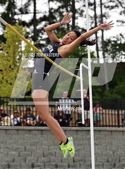 Thumbnail 1 in NCHSAA 4A West Regional (Pole Vault) photogallery.