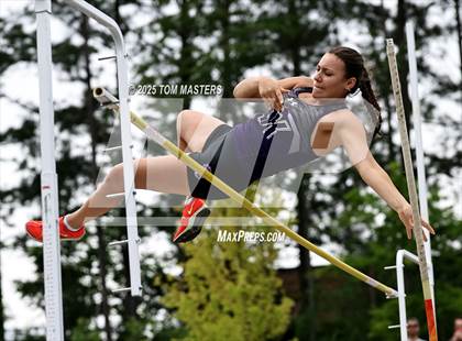 Thumbnail 2 in NCHSAA 4A West Regional (Pole Vault) photogallery.