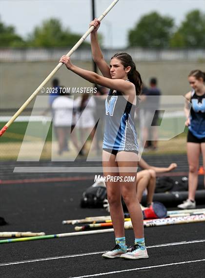 Thumbnail 2 in NCHSAA 4A West Regional (Pole Vault) photogallery.