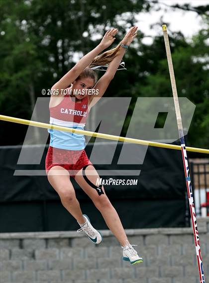 Thumbnail 1 in NCHSAA 4A West Regional (Pole Vault) photogallery.