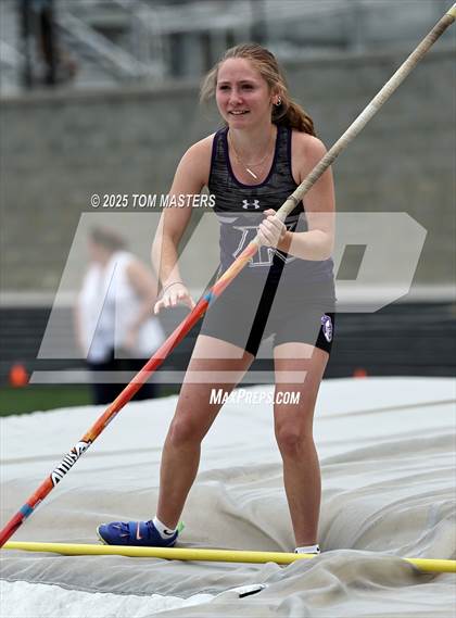 Thumbnail 3 in NCHSAA 4A West Regional (Pole Vault) photogallery.