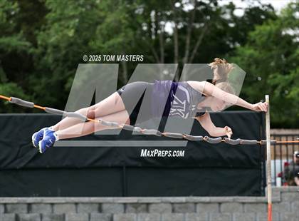 Thumbnail 1 in NCHSAA 4A West Regional (Pole Vault) photogallery.